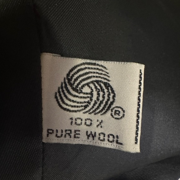 Professional Skirt Suit, Size 4, 100% Wool, JONES NEW YORK, black with tan dots - Picture 7 of 7